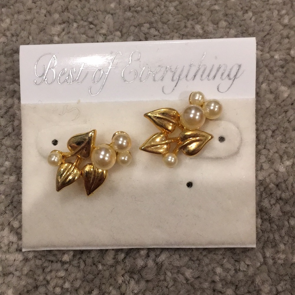 Pearl and gold leaf earrings